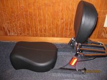 Quick release sissy bar and luggage rack . Rear pillion seat .