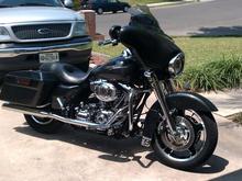Picture with 18" Street Glide front wheel.