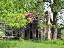 Old homes like this were amazing camera magnents