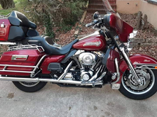 Hi everyone, new here and new to Harley. This is the bike I've always wanted, but affordability kept me on the metrics. 2005 EG Classic, either sunglo red or red pearl, I haven't looked at the code yet.