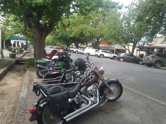 one more pic........this is a little gold mining town about 20 miles east of Albury called Yackandandah.....you ride out throught the plains then down into a cool leafy valley...the pub pics are from here, there was a great little Bluegrass band playing out on the foot path......thats living life,  riding your bike,a cool beer with ya mates listening to some bluegrass music 