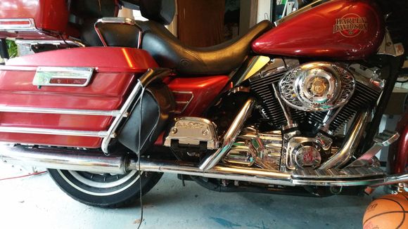 '04 Electra Glide Classic with SE 65115-98B pipes. K&N air cleaner w/ custom cover.
