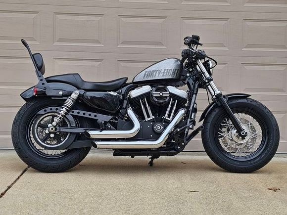 Optional Mustang seat and detachable sissy bar