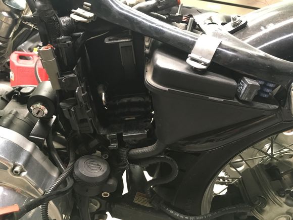 Battery out, draining oil to pull the oil bag