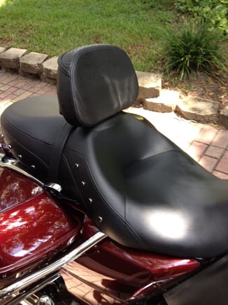 On the bike at the lowest position, the backrest now supports my lower back.