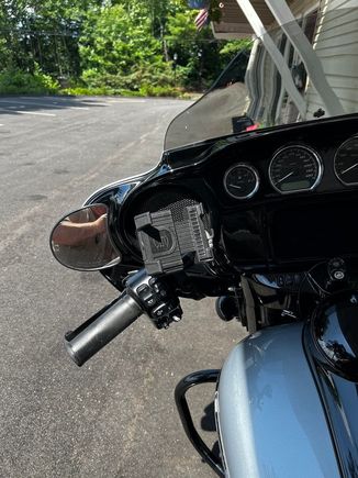Ciro Perch Mount Phone Holder on the clutch side!
