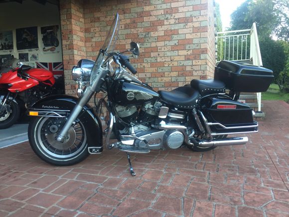 this is how she looks now ...ive changed the comfort flex seat for a mustang wide arse put on a screen and fitted a later model rear rack so the  king of the highway beer cooler can now be fitted on the back