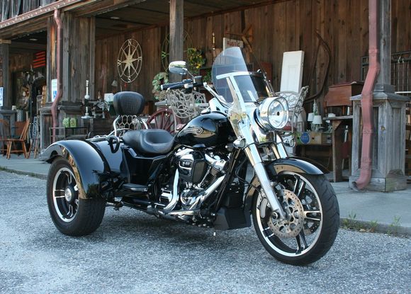 Antique Peddler ... Picked Up A Great HD Wooden Wall Plaque Here