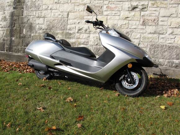 i had this yamaha morphous for 6 years and i loved it. 250cc, double overhead cams fuel injected,liquid cooled and 4 valve head. it would do 75 mph and had about 20 HP. i had a suzuki 650 bergman blow past me while on my hog, the rider was doing about 90 mph or more. i laughed out loud when he past me. the only reason i sold the morphous was ,i had 5 bikes and i just didn't have the room for it. 
