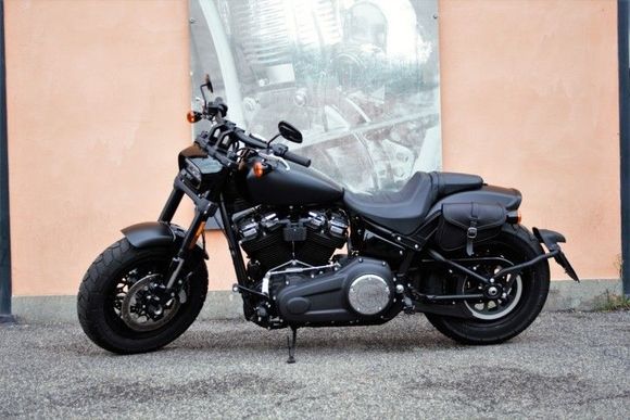 Beat Saddlebag Endscuoio for Hd Softail Fat Bob