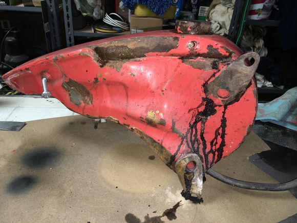 Side I have only filled with vinegar for derusting (hence the spilling).