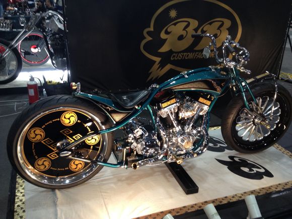 Paint job embodies the Japanese spirit with the Urushi finish.  Nice cross-culturing here.