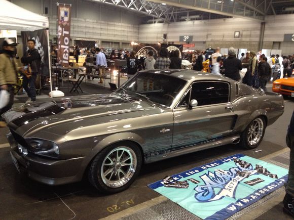 There weren't many hot-rods there.  Mostly lowriders; but there was this beauty...