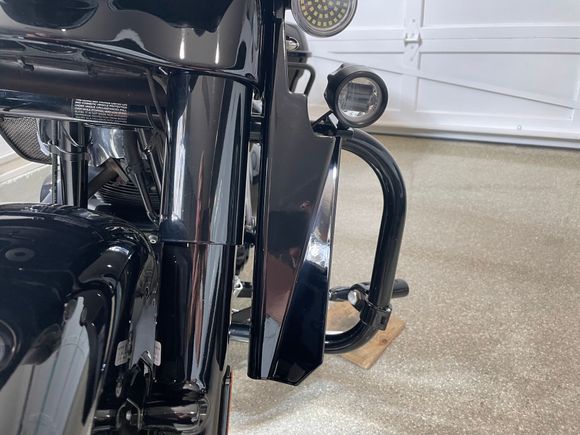 You can see the bend from the lower left to upper right...it bends forward.  Looks strange to the "eye" but according to JES, it creates a high pressure area.