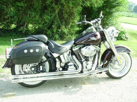 2005 Softail Deluxe FLSTNi
Samson exhaust &amp; big fat whitewalls