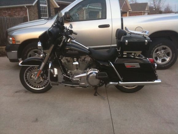 09 FLHT Standard with solo chopped tour pak.
Optional Air-Wing rack with LED light bar.