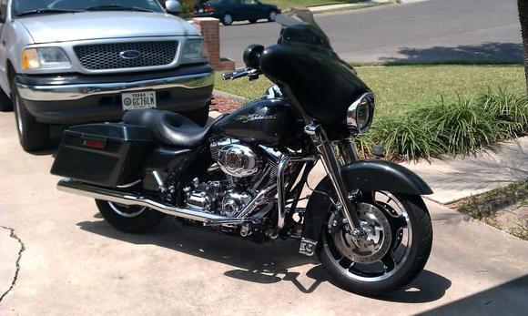 Picture with 18" Street Glide front wheel.
