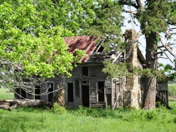 Old homes like this were amazing camera magnents