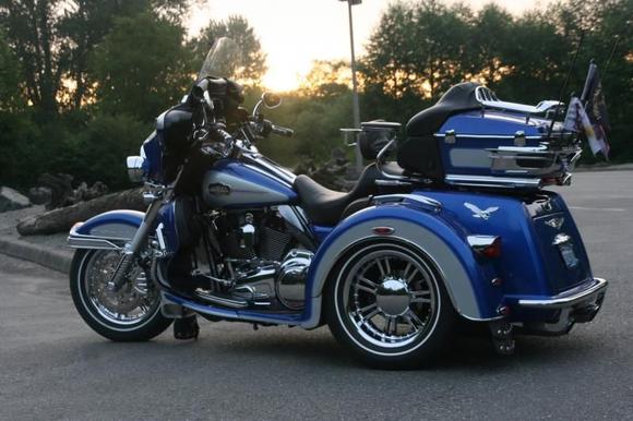 2010 Triglide "Blue Collar Dreamin"