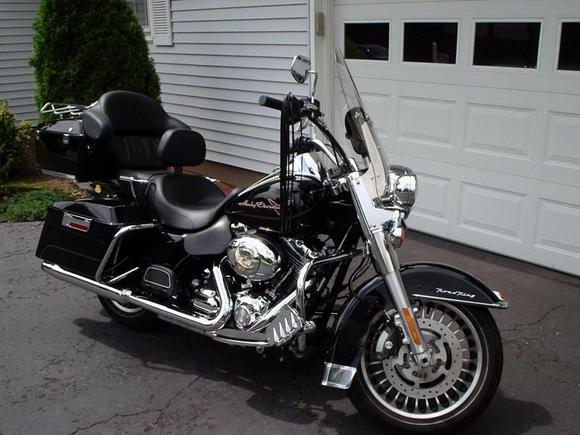 Henry -
09 Road King - basic black w/cruise control, Heritage style bars, Sundowner, Tourpak w/wrap around backrest and a few other goodies