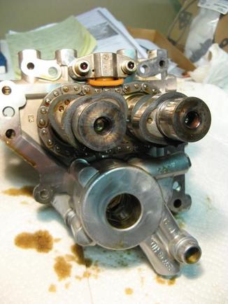 Here is pic of cam support plate with the old cams ready for swapping. Rear chain tensioner is at top, oil pump is at bottom.