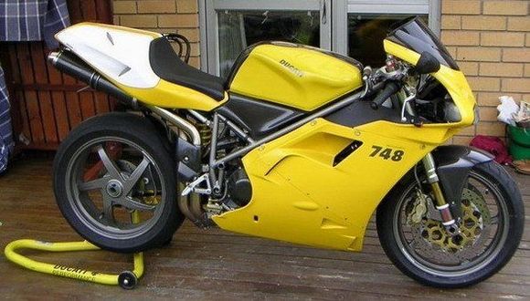 Ducati 748R -00