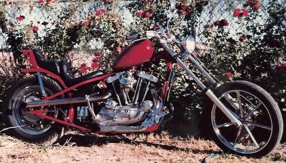 Electric start batteries were so unreliable I retrofitted a kick start. The seat back was made so a removable sissy bar could be slid in or removed. I made the fender strut and installed it in such a way as to carry the line up to sissy bar.