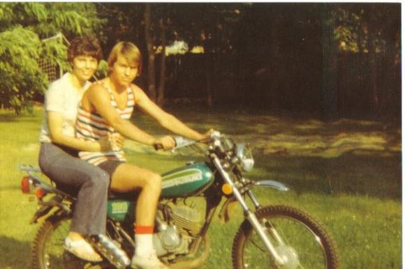 Back in the day with mom (1975).
Nice socks!

?;^)~