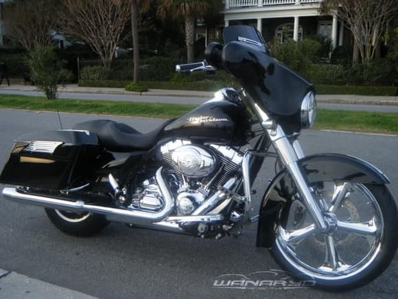 Derryl Gadson's 2009 street glide with our Adrenaline front wheel and single disk conversion kit.