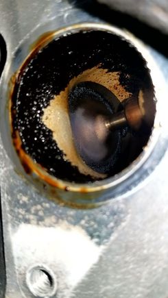 Front intake valve chamber 
