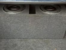 audiobahn 10&quot; subwoofers in center ports slot box