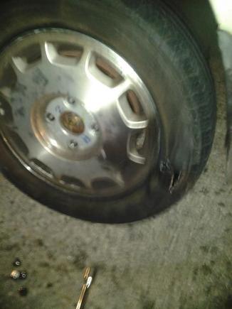 lost hub cap too :(