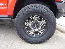 18" Moto Metal Skulls on 35" Nitto Trail Grapplers LT 295/70R18