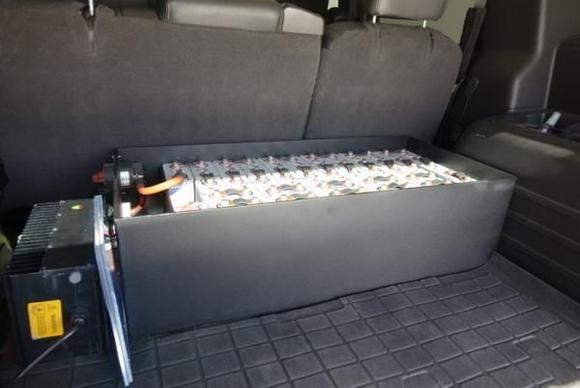 Viewing battery case in rear of vehicle. Dry Ni/Metal Hydride batteries