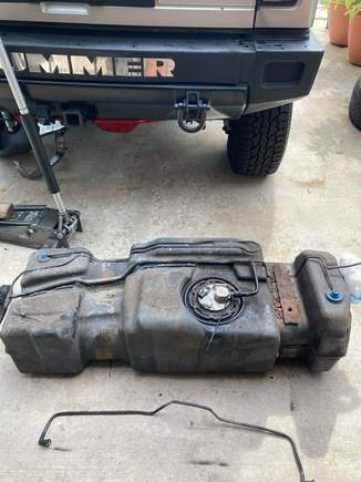 Right side of the fuel tank, yup thats a slab of rust from the cross member. 