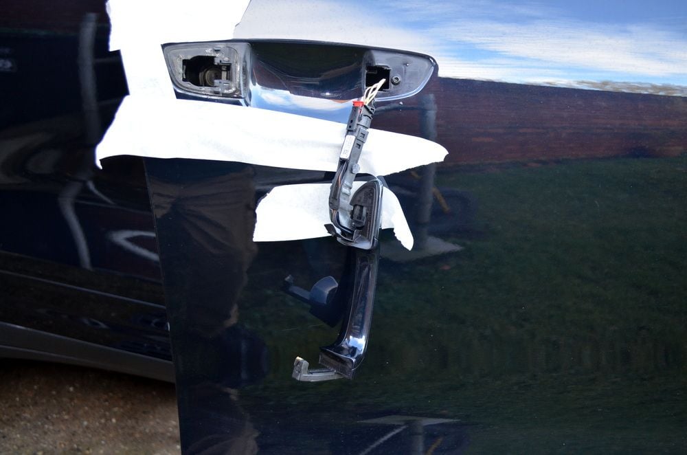 How to Replace a Broken Car Door Handle 