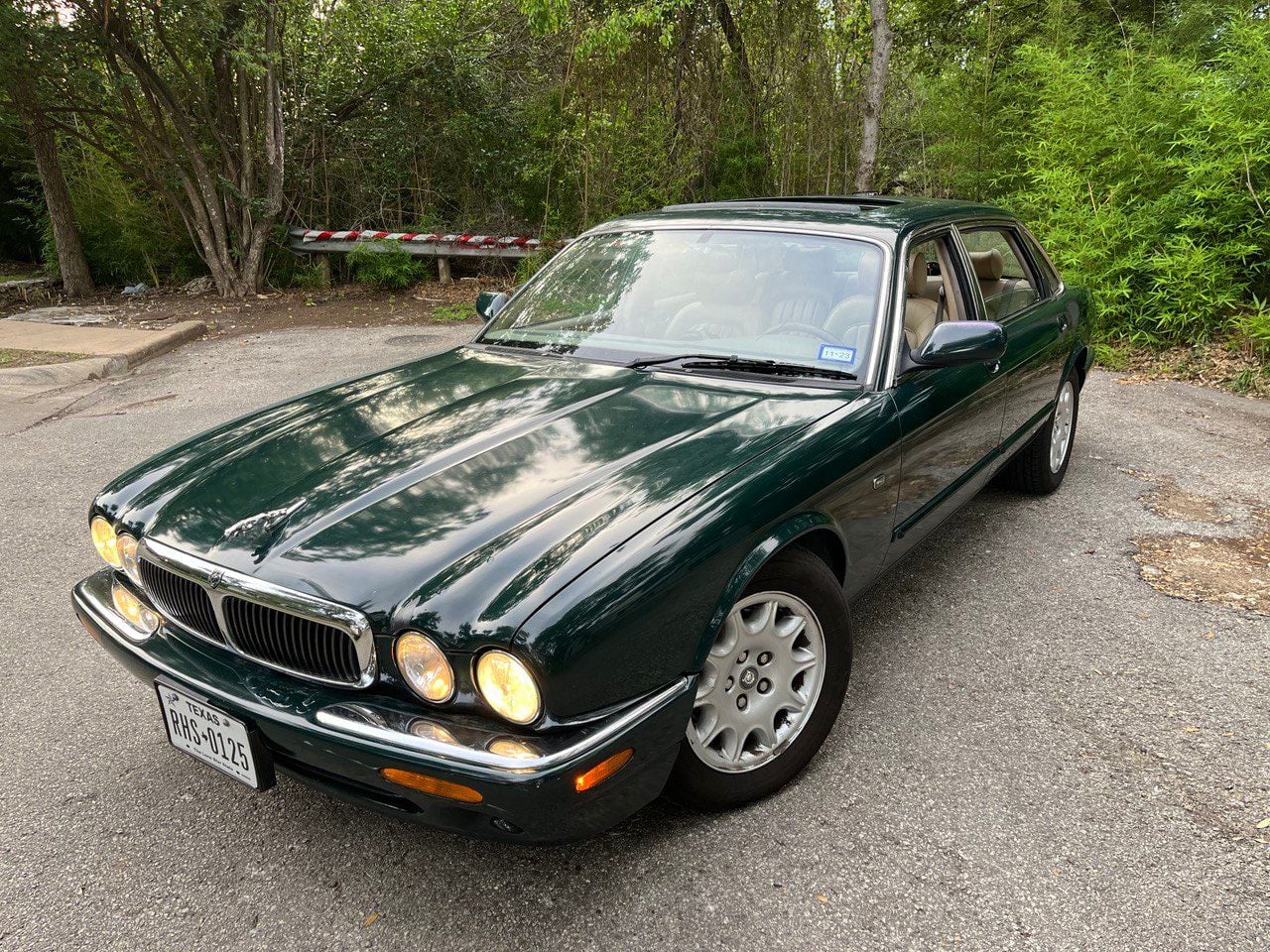 1999 Jaguar XJ8 - Green 1999 Jaguar XJ8 L - Austin, Texas - Used - VIN SAJHX6042XC857483 - 123,000 Miles - 8 cyl - 2WD - Automatic - Sedan - Other - Austin, TX 78705, United States