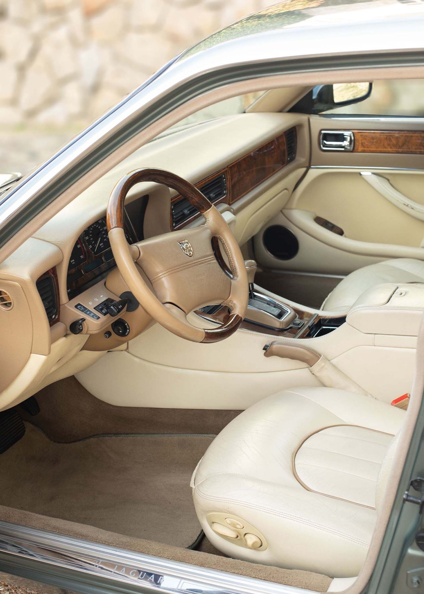 1996 Jaguar Vanden Plas - Has a Soul! 1996 Jaguar VP - Clean, AutoCheck=57, Beautiful color - Jade, - Used - VIN SAJKX6246TC784440 - 6 cyl - 2WD - Automatic - Sedan - Other - Garland, TX 75044, United States