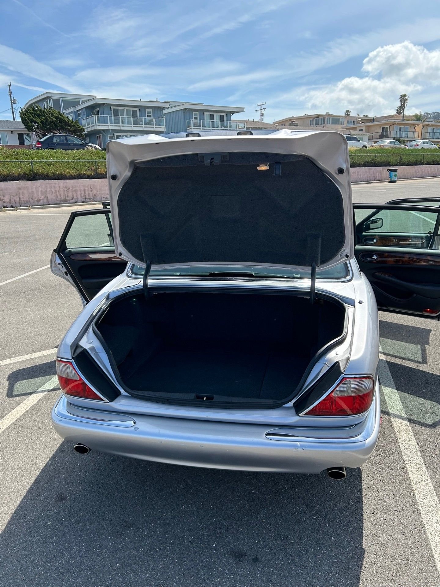 2000 Jaguar XJ8 - Amazing 2000 Jaguar XJ8 L Sport Silver Sedan w/ 111K Miles pure So. California Car - Used - VIN SAJDA23C4YLF06834 - 111,000 Miles - 8 cyl - 2WD - Automatic - Sedan - Silver - Redondo Beach, CA 90277, United States