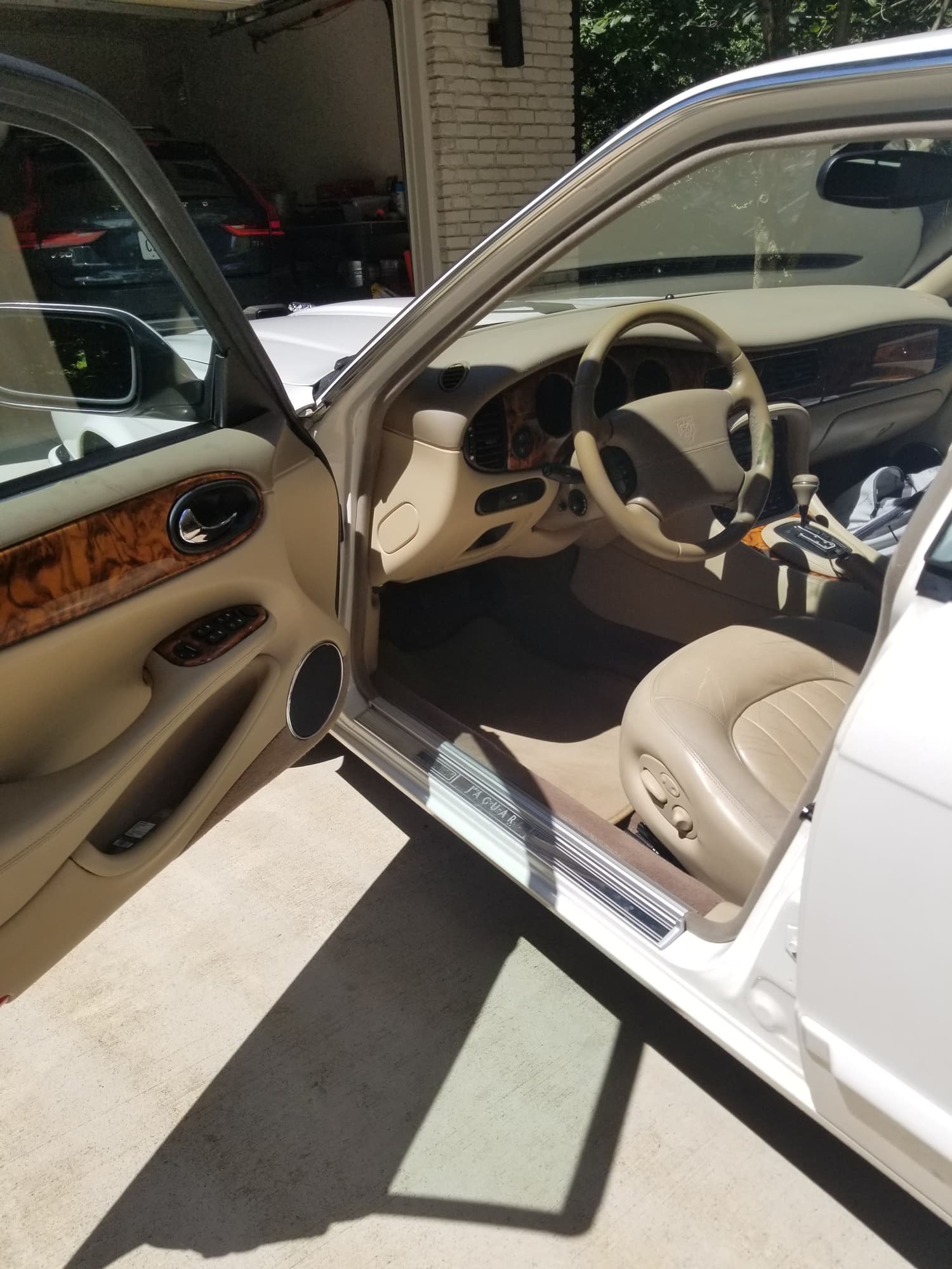 2003 Jaguar XJ8 - For Sale  2003 XJ8 - Used - VIN SAJDA14C73LF52613 - 132,300 Miles - 8 cyl - 2WD - Automatic - Sedan - White - Roswell, GA 30076, United States