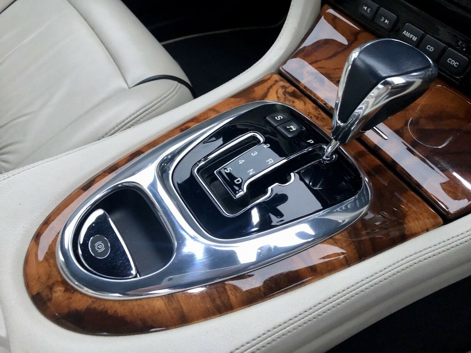 Interior/Upholstery - Jaguar X350 X358 Portfolio Alloy Gear Surround - Used - Carnforth LA61DQ, United Kingdom