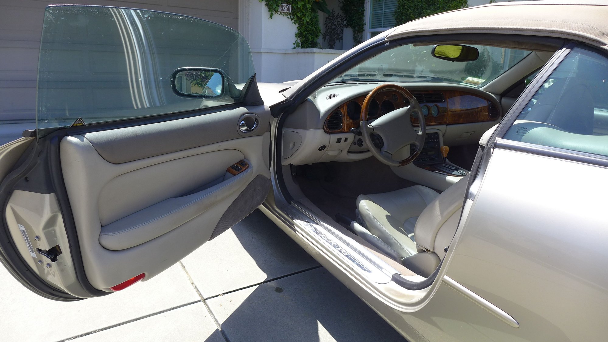 1997 Jaguar XK8 - 1997 Convertible Jaguar xk8 needs a new home - Used - VIN SAJGX2745VC010609 - 8 cyl - 2WD - Automatic - Convertible - Morgan Hill, CA 95037, United States