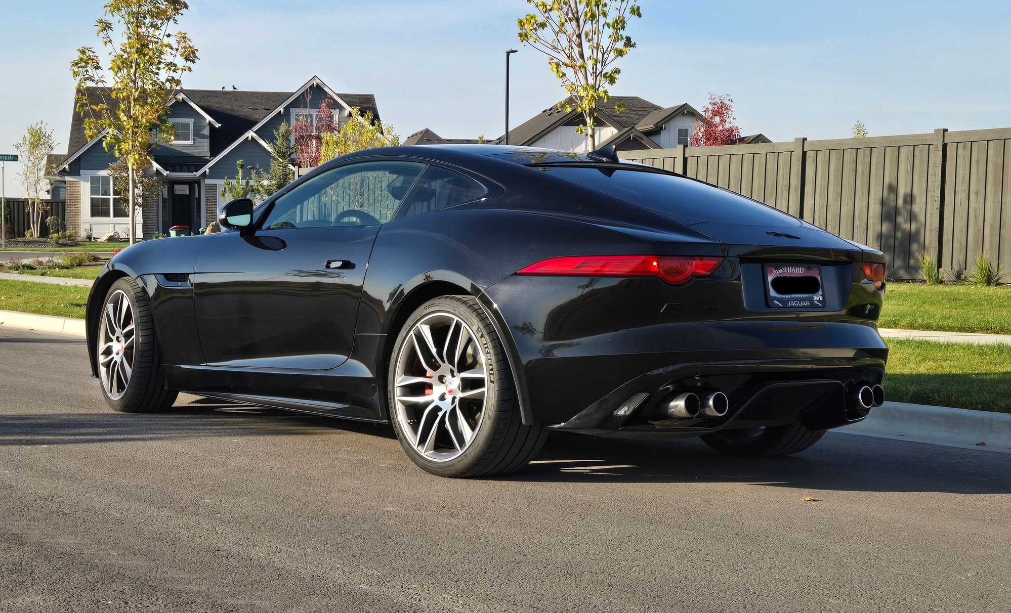 2016 Jaguar F-Type - 2016 Jaguar F-Type R - AWD - Low Miles - Used - VIN SAJWJ6DL9GMK33622 - 27,952 Miles - 8 cyl - AWD - Automatic - Coupe - Black - Meridian, ID 83646, United States