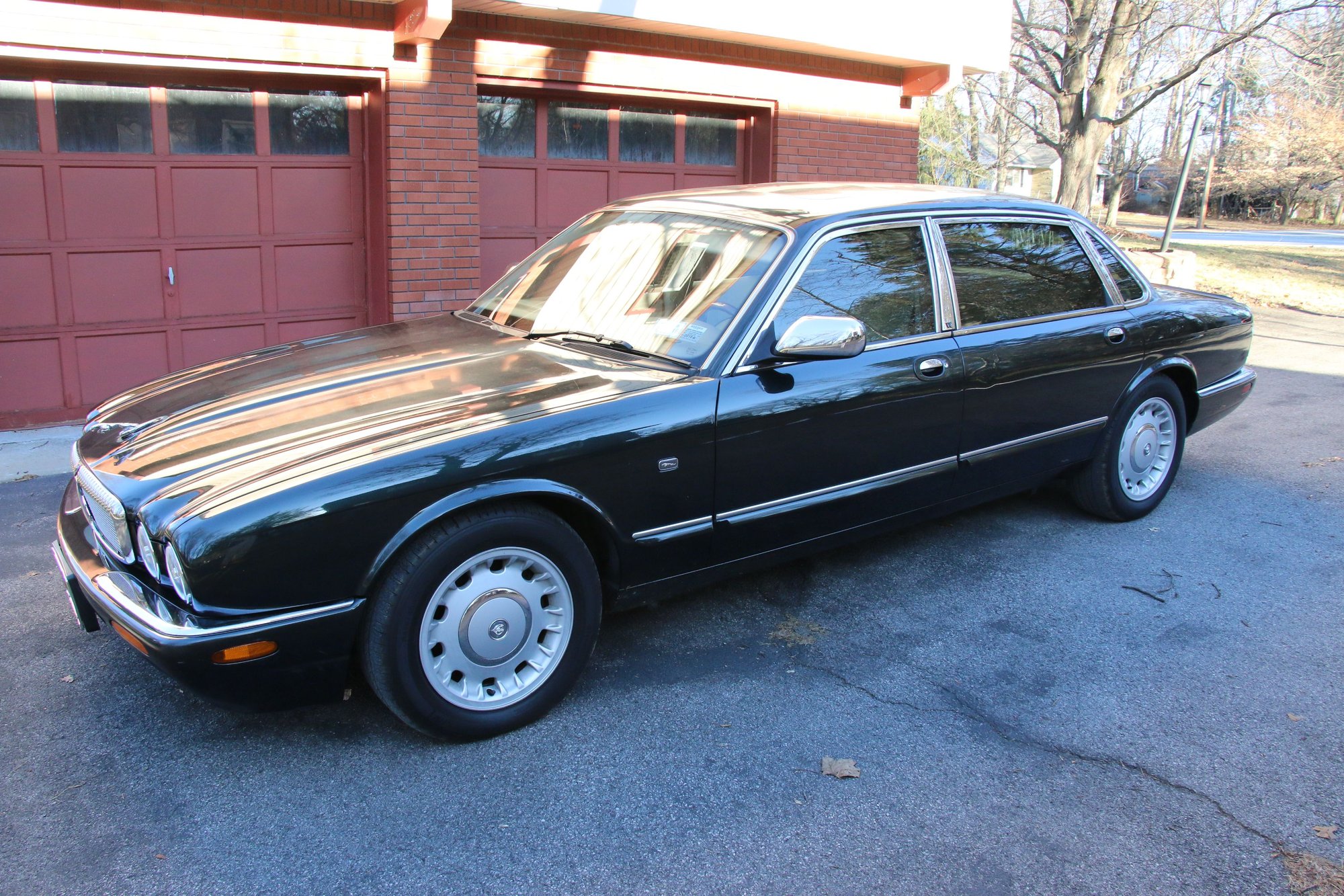 1998 Jaguar Vanden Plas - 1998 Jaguar Vanden Plas XJ8 - Used - VIN SAJKX624XWC837130 - 106,800 Miles - 8 cyl - 2WD - Automatic - Sedan - Other - Wappingers, NY 12601, United States