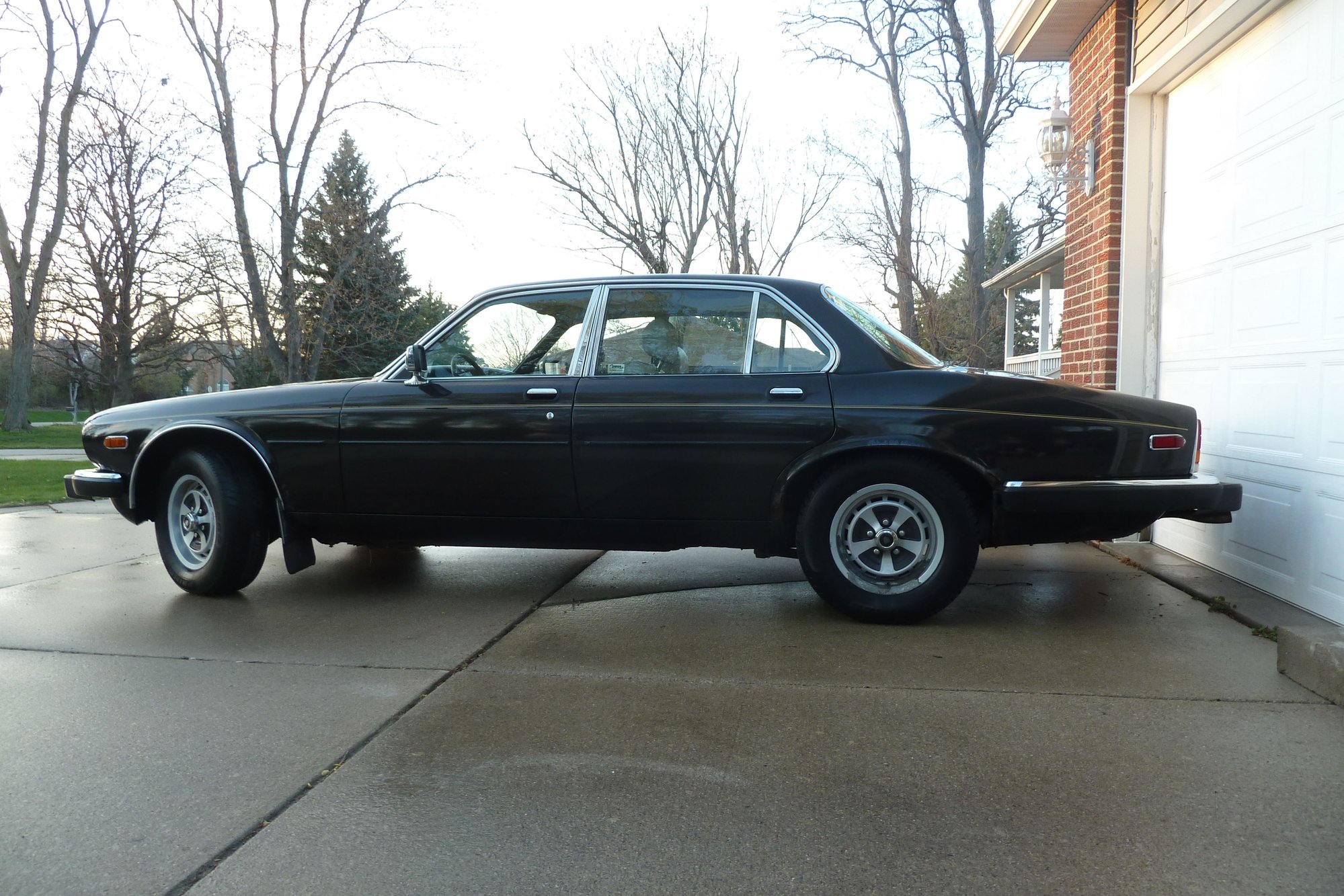 1982 Jaguar Vanden Plas - 1982 Jaguar XJ6 Vanden Plas 109,163 miles daily driver $600 minus IFS or for parts - Novi, MI 48375, United States