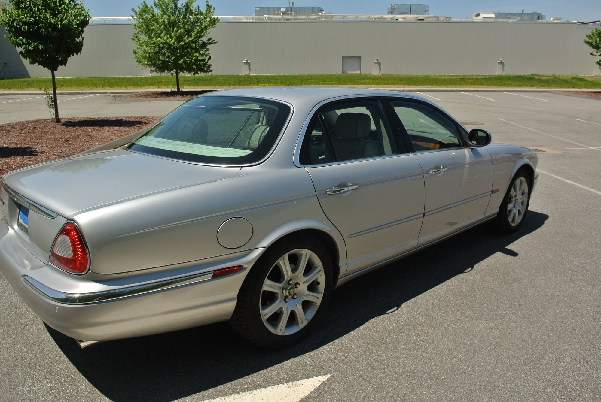 2004 Jaguar Vanden Plas - 2004 Jaguar Vanden Plas with fully fucntioning factory air-electronic suspension - Used - VIN SAJEA74C14SG11606 - 167,200 Miles - 8 cyl - 2WD - Automatic - Sedan - Silver - South Windsor, CT 06074, United States