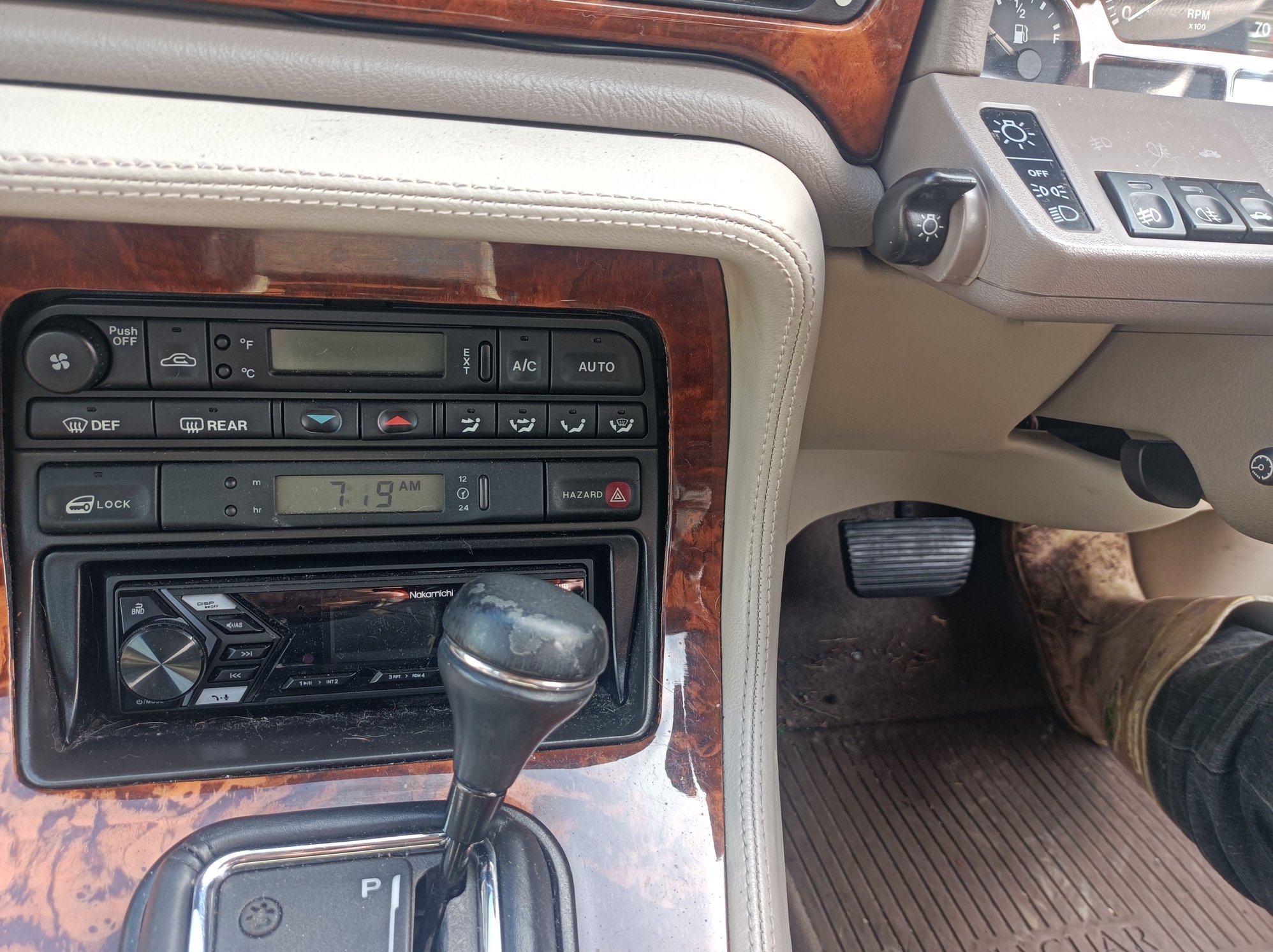 No Dial for Adjustment Leveling in center console or near the headlight switches