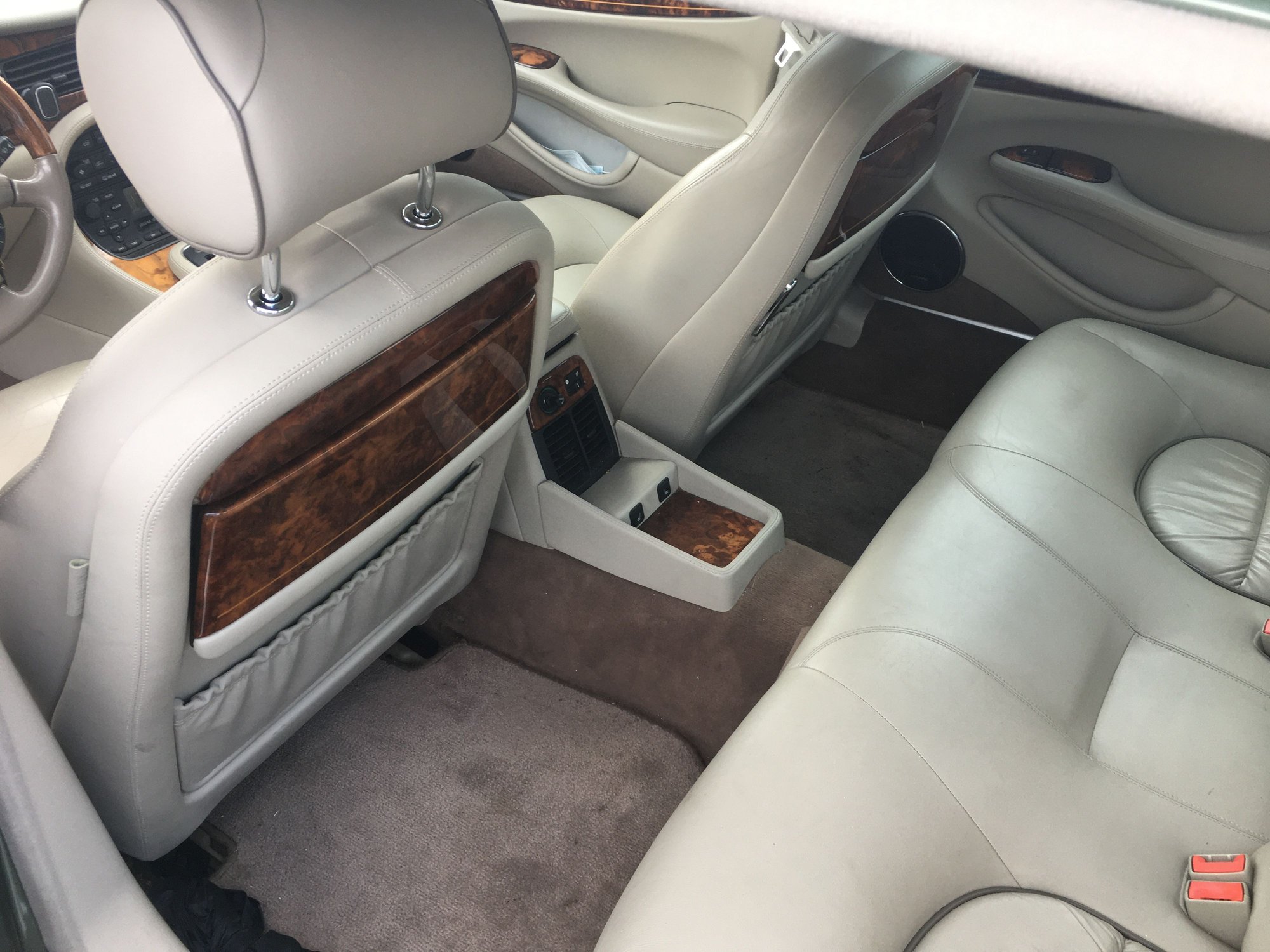 2000 Jaguar Vanden Plas - 2000 Vandam Plas - Used - VIN SAJDA24C2YLF17944 - 96,099 Miles - 8 cyl - 2WD - Automatic - Sedan - Other - Smithfield, RI 02917, United States