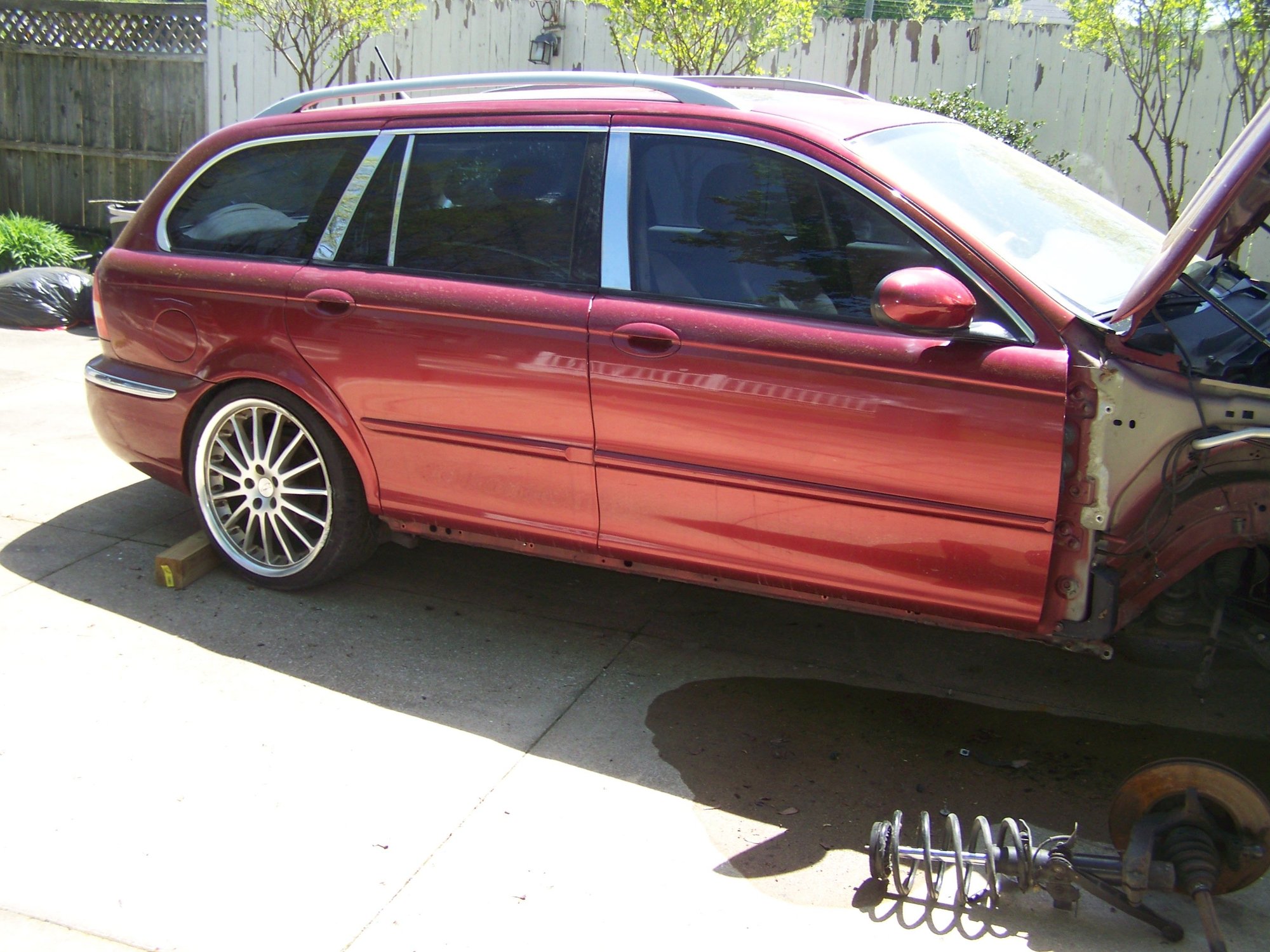 2006 Jaguar X-Type - Complete Part Out 2006 X-Type Estate Wagon Rust Free Low Mileage Florida Car - Akron, OH 44320, United States