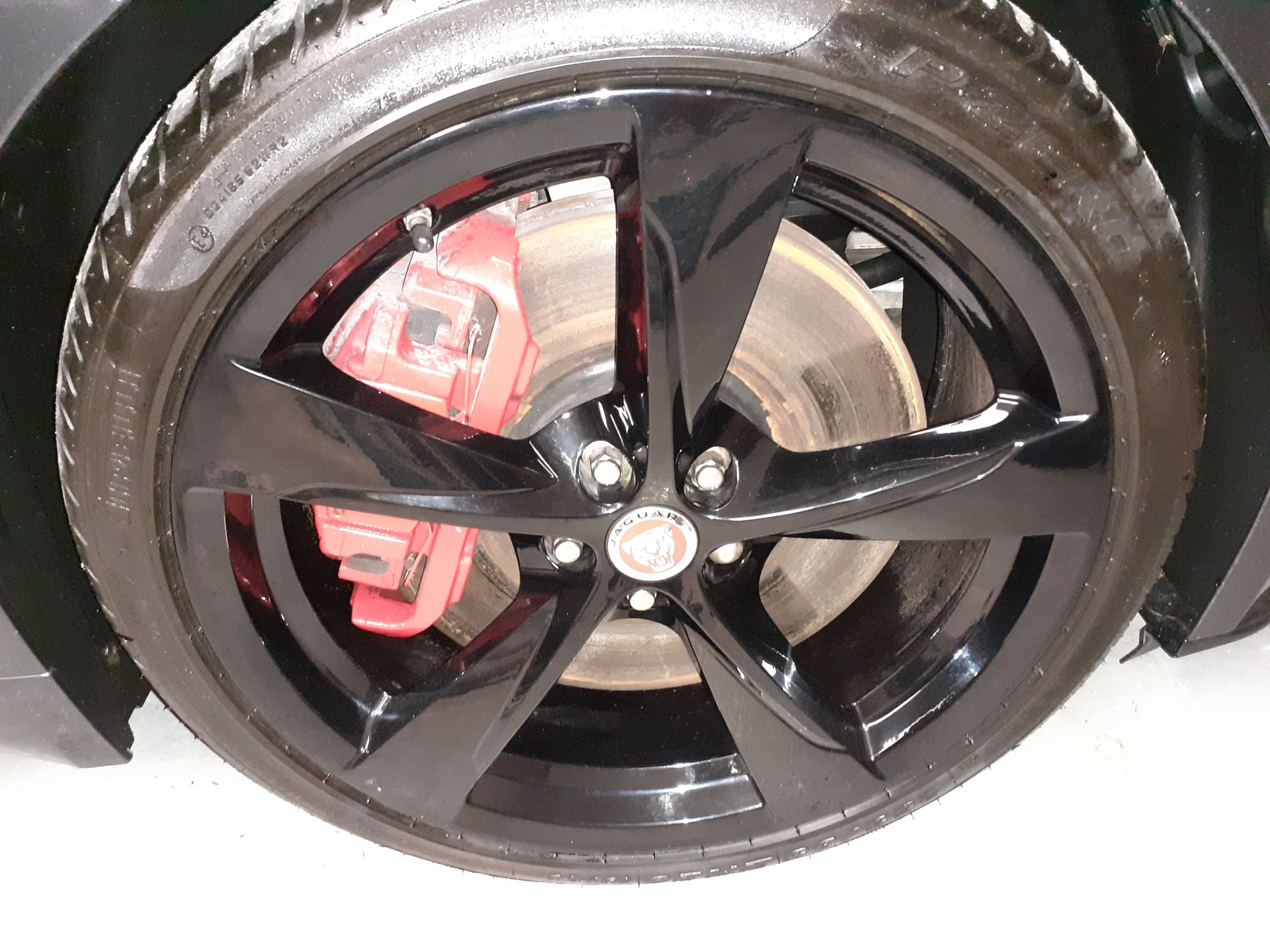 Wheels and Tires/Axles - Immaculate 20 inch gloss black alloys and virtually new tyres - Used - All Years Jaguar F-Type - West Sussex RH20 4, United Kingdom